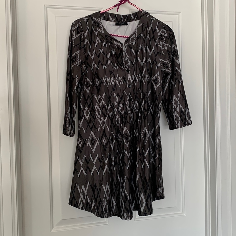 Reborn tunic with pleated details at the top and a flattering flowy bottom
